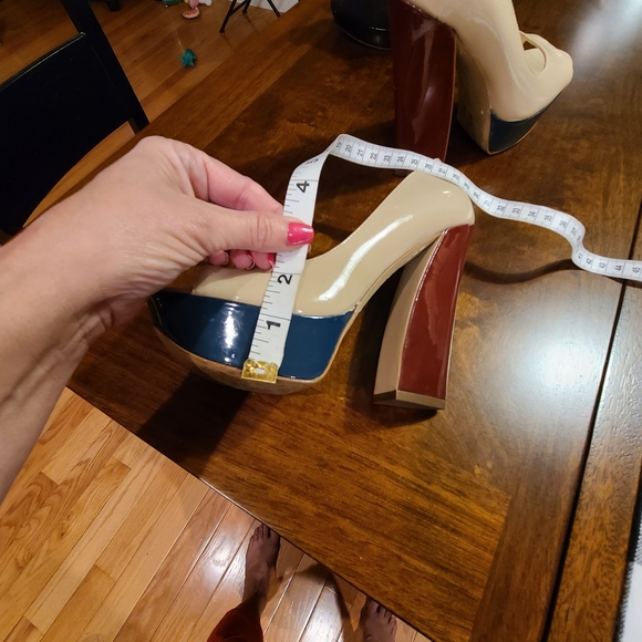 Like New Platform Pumps - Picture 6 of 8